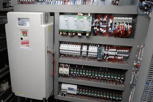 Earthquake protection for switchgear systems